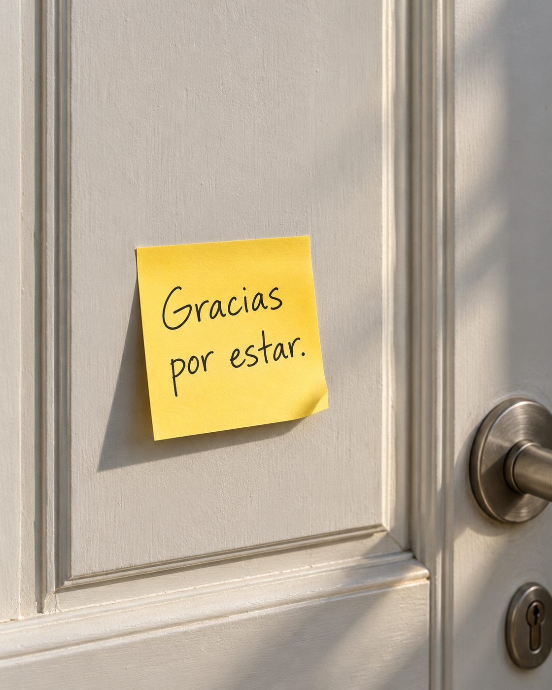 «Gracias por estar.» en la puerta de una casa.
